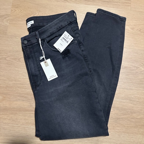 Good American | Always Fit Good Legs Cropped Jeans - Picture 5 of 9